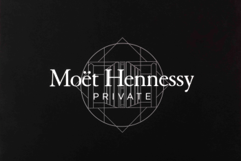 Fond noir avec logo privé Moët Hennessy en blanc
