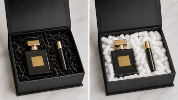 Deux boîtes de parfum comparées : le matériau de calage noir en papier paraît plus haut de gamme que les chips d'emballage blancs.