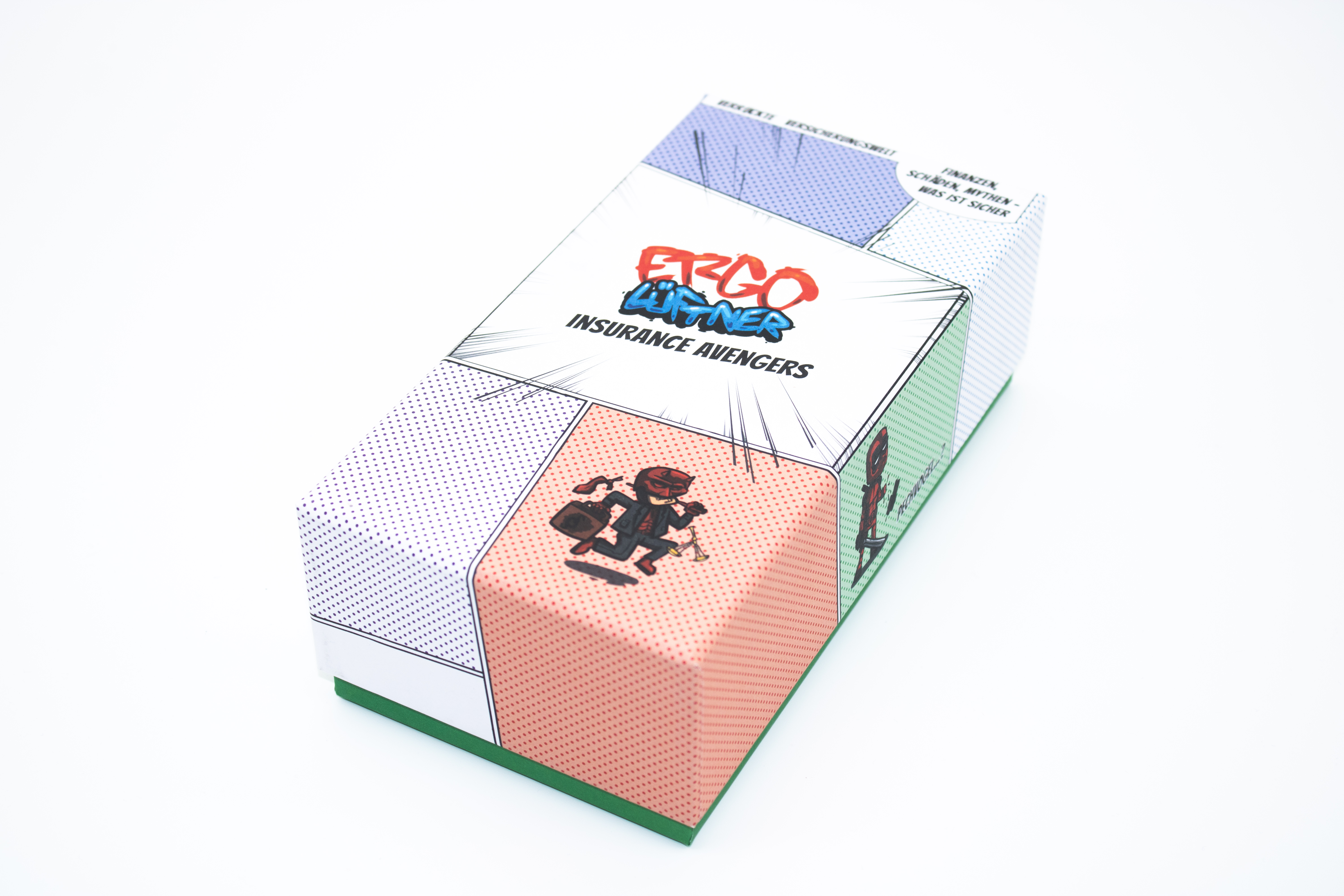 Boîte d'emballage avec un design coloré et cartoon, et des éléments graphiques