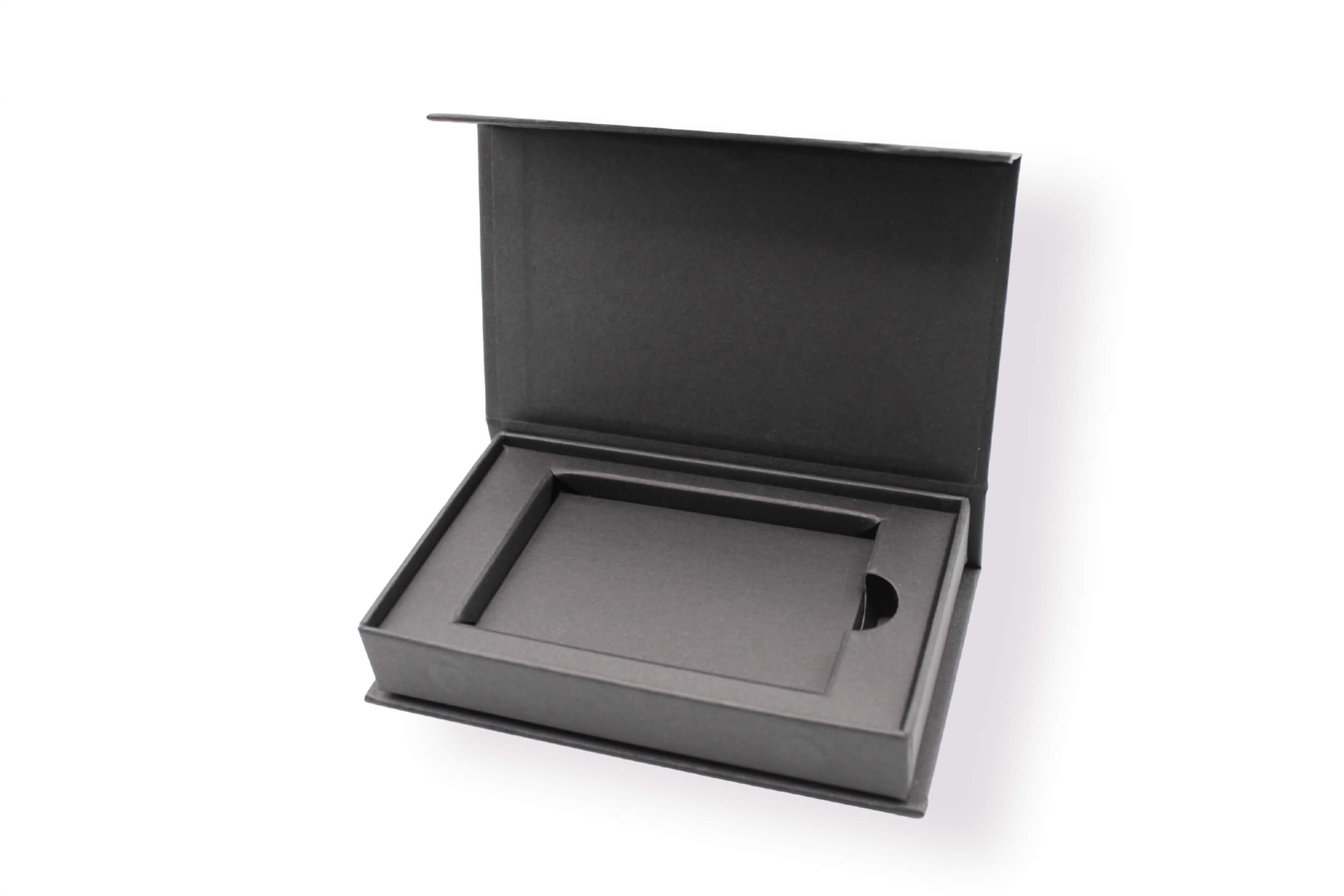 Boîte magnétique noire avec clapet ouvert, élégante et de haute qualité